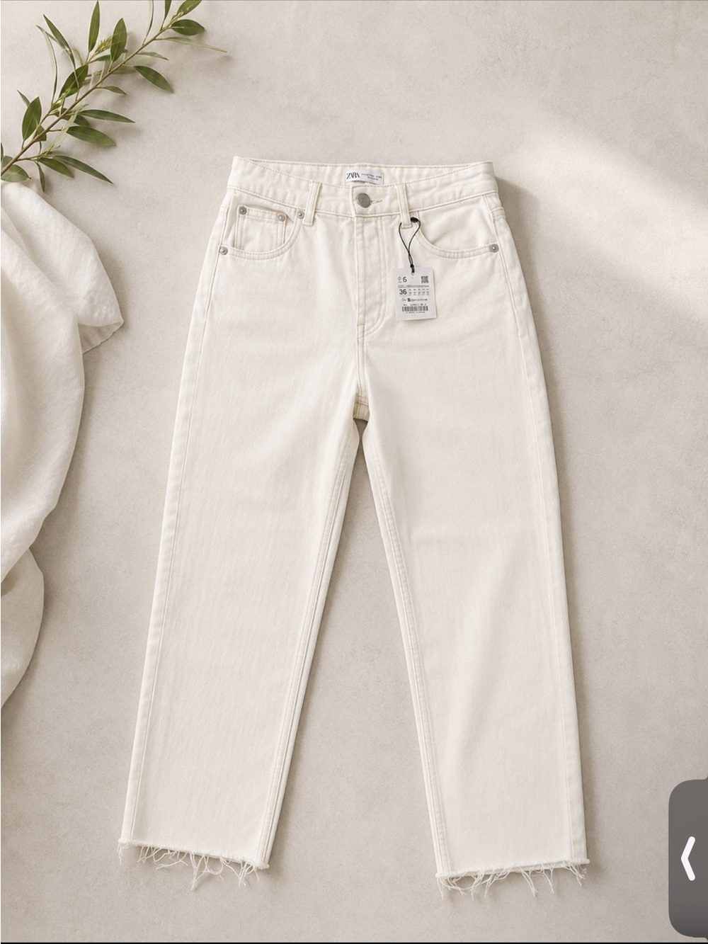 Zara High-Rise Straight Jeans in cream color size 36